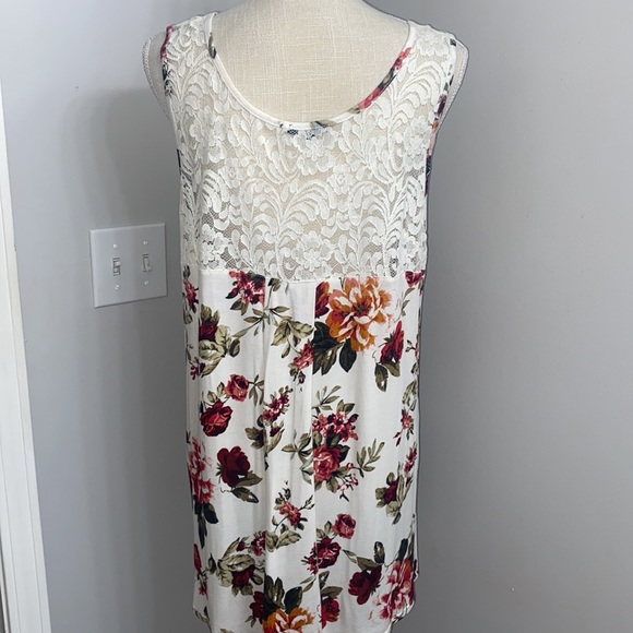 Ambiance Sleeveless Floral Blouse with Lace NWOT - Picture 5 of 8